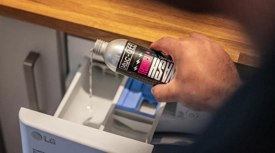MUC-OFF TECHNICAL WASH FOR APPAREL